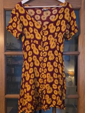 Luna - Yellow & Maroon Sunflower 90s Dress; Button-front & Tie Vintage Size M
